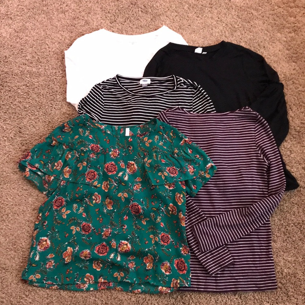 Lot of size medium tops. 4 long sleeve 1 sht sleev